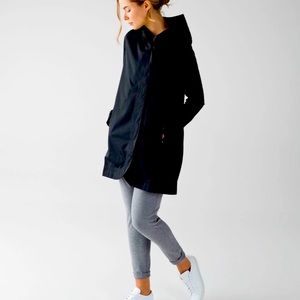 Lululemon Savasana Rain coat size 6 fits like 8-10 black